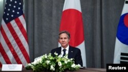 Arhiva - Državni sekretar SAD Entoni Blinken učestvuje u trilateranom razgovoru sa predstavnicima Japana i Južne Koreje, na marginama samita G-7, u Londonu, Velika Britanija, 5. maja 2021.