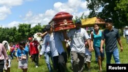 People attend the burial of Olivia Arevalo, an 81-year-old indigenous shaman of the Shipibo-Conibo tribe who was shot dead near her home in Ucayali, in Pucallpa, Peru April 22, 2018. 