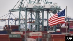 Arhiv - Kineski brodski kontejneri u luci Los Angelesa u Long Beachu, Kalifornija