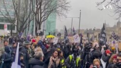 示威者在倫敦抗議中國興建新大使館