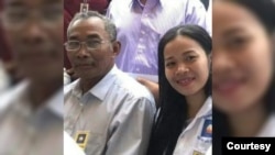 រូបឯកសារ៖ លោក អ៊ុំ យ៉េត អតីត​ក្រុមប្រឹក្សា​ក្រុង​សួង ខេត្ត​ត្បូងឃ្មុំ មក​ពី​គណបក្ស​សង្រ្គោះជាតិ ដែល​ត្រូវ​បាន​អាជ្ញាធរ​ចាប់ខ្លួន​កាល​ពី​ថ្ងៃ​ទី២៨ ខែ​ធ្នូ ឆ្នាំ​២០២០ និង​កូនស្រី​របស់​លោក គឺ​អ្នកនាង យ៉ែម វណ្ណណែត។