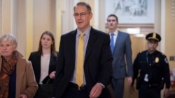 Sendi se povinovao obavezujućem sudskom pozivu koji mu je upućen da svedoči iiza zatvorenih vrata