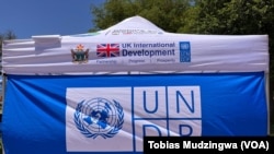 Hema yenye nembo ya UNDP.