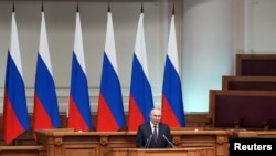 El presidente ruso, Vladimir Putin, se dirige a la Asamblea Federal de San Petersburgo, el 28 de abril de 2023.