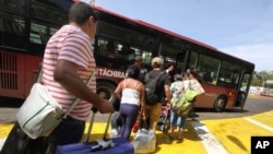 Más de 1.000 colombianos fueron deportados de Venezuela la semana pasada y muchos de ellos a través del uso de la fuerza.