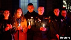 ادای احترام به کشته‌شدگان حمله داعش به سالن کنسرت در مسکو.