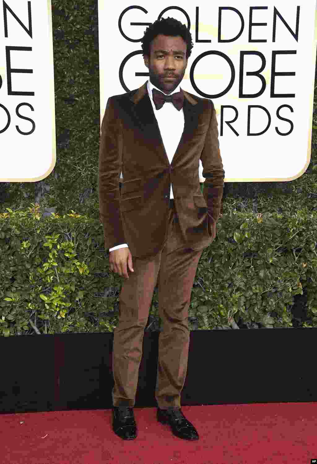 سریال &laquo;آتلانتا&raquo; جایزه بهترین سریال کمدی را از آن خود کرد. &laquo;دونالد گروور&raquo; تهیه کننده، نویسنده و بازیگر این سریال در مراسم این جایزه را از سوی دست اندرکاران سریال پذیرفت. دیگر نامزدهای این جایزه سریالهای &laquo;Black-ish&raquo;، &laquo;موتزارت در جنگل&raquo;، &laquo;Transparent&raquo; و &laquo;ویپ&raquo; بودند.