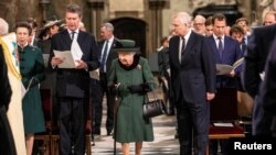 Malkia Elizabeth akiwasili kwa ibada ya kumkumbuka Mumewe, Prince Philip, katika ukumbi wa Westminster Abbey.