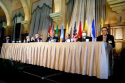 El Secretario General de la Organización de Estados Americanos (OEA) Luis Almagro asiste a foro "Defensa de la Democracia en las Américas", en Miami, Florida, el 5 de mayo de 2021.