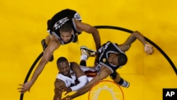 (AP Photo/Mike Ehrmann, Pool)