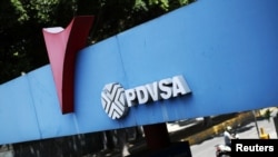 Venezuela vive una crisis aguda en su principal industria, la petrolera, que representa el 95 por ciento de los ingresos de la república. 