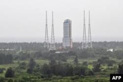 Platform peluncuran misi Chang'e-6 dari Program Eksplorasi Bulan China di Pusat Peluncuran Luar Angkasa Wenchang di Provinsi Hainan, China selatan pada 2 Mei 2024. (Foto: AFP)