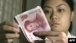 Trung Quốc bị cáo buộc cố tình hạ thấp giá trị đồng nguyên để dành cho các công ty Trung Quốc lợi thế bất công đối với các nhà sản xuất tại Hoa Kỳ