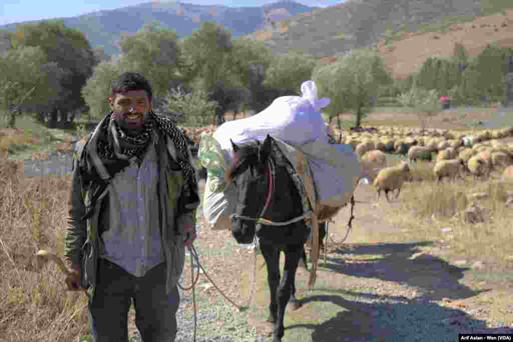 Koçer ji Zozanên Wanê Bar Dikin