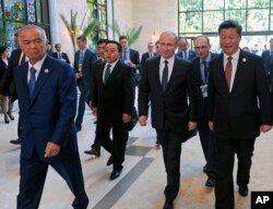 Toshkentda o'tgan ShHT sammiti, Islom Karimovning (chapda) eng so'nggi suratlaridan biri, 24-iyun, 2016-yil.