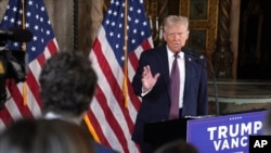 ရွေးကောက်ခံ အမေရိကန် သမ္မတ Donald Trump က ဖလော်ရီဒါက သူ့နေအိမ်မှာ သတင်းစာ ရှင်းလင်းပွဲ ကျင်းပနေစဉ် (ဇန်နဝါရီ ၇၊ ၂၀၂၅)