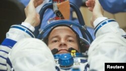 La aspirante a astronauta Rachel Zimmerman-Brachman explicó el viernes que el aislamiento se parece mucho al entrenamiento de quienes viajan al espacio. 