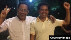 Tuy Sereivathana, Goldman Environmental Award winners in 2010, poses for a picture with Ouch Leng, Goldman Environmental Award winners in 2016. (Courtesy Image)