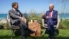 Predsednik SAD Džo Bajden i francuski predsednik Emanuel Makron razgovaraju na marginama samita G7 u Kornvolu u Engleskoj