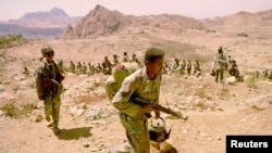 Mfano wa wanajeshi wa Eritrea katika eneo karibu na Senafe. Februari 17, 2001. 