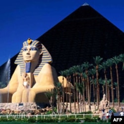 Las Vegas ko'ngilochar bizneslari, xususan kazino va mehmonxonalari bilan tanilgan. Lekin Nevada shtati ko'p jihatdan qashshoq.