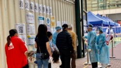 大批市民1月22日到油麻地一個免費病毒檢測站接受新冠肺炎病毒檢測。(美國之音 湯惠芸拍攝)