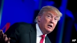 El presidente de EE.UU. Donald Trump dijo el domingo que aunque podría firmar un acuerdo renegociado del TLCAN con Canadá y México, prefiere esperar hasta después de las elecciones de medio período en noviembre.