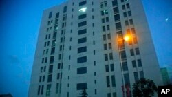 AQShning "Mendaynt" (Mandiant) kompaniyasiga ko'ra, xitoylik xakerlar Shanxayda Xitoy xalq ozodligi armiyasiga tegishli imorat yaqinidagi joydan turib faoliyat yuritmoqda