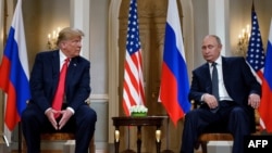 Ruski predsjednik Vladimir Putin i američki predsjednik Donald Trump tokom susreta u Helsinkiju, 16. juli 2018.