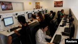 Mitandao ya Kijamii inavyoweza kukupatia mawasiliano ya radio