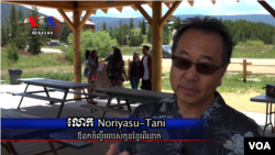 លោក Noriyasu Tani គឺ​ជា​ឪពុកចិញ្ចឹម​របស់​កូន​ខ្មែរ​ពីរ​នាក់។ (សាយមុន្នី/VOA)
