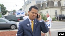 Rady Mom, a state representative of 18th Middlesex District, talks to a local radio station in Lowell, before he talks to VOA Khmer's reporters, on Thursday morning, September 8, 2016. (Ten Soksreinith/VOA Khmer)