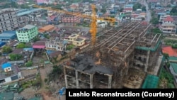 တရုတ်ကြားဝင်တဲ့ MNDAA နဲ့ စစ်ကောင်စီတွေ့ဆုံပွဲမှာ နှစ်ဘက်ကလက်မလျှော့နိုင်တဲ့ လားရှိုးမြို့ကို စစ်ကောင်စီလေကြောင်းကဗုံးကြဲခဲ့အပြီး မြင်ကွင်းယခင်မှတ်တမ်းဓာတ်ပုံ (အောက်တိုဘာ ၄၊ ၂၀၂၄)