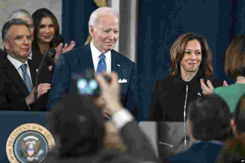 ប្រធានាធិបតី​ Joe Biden​ និងអនុប្រធានាធិបតីអ្នកស្រី Kamala Harris បានមកដល់​ក្នុងពិធី​ស្បថចូលកាន់តំណែង​ប្រធានាធិបតី​លើកទី​៦០​នៅ​វិមានសភាកាលពីថ្ងៃទី​២០ មករា ឆ្នាំ២០២៥។