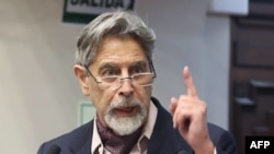 Foto del folleto divulgado por el Congreso peruano de Francisco Sagasti, ingeniero peruano, académico y autor, congresista y vocero del conservador Partido Morado. 11 de septiembre de 2020.