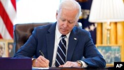 პრეზიდენტი ჯო ბაიდენი თეთრი სახლის ოვალურ ოფისში