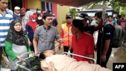 Tsunami Strikes Indonesia's Sunda Strait