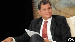 Correa llegó a la presidencia bajo el eslogan y promesa de que daría “correazos” a la corrupción.