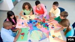 Aquellos estudiantes con puntajes muy altos, recomendaciones de profesores o involucrados en actividades extracurriculares, son invitados a participar de la academia.