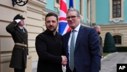 英國首相施紀賢與烏克蘭總統澤連斯基在基輔舉行雙邊會談。 （2025年1月16日）