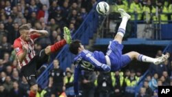 Diego Costa, l'attaquant de chelsea dans ses oeuvres lors d'un match contre Southampton le 15 mars 2015.