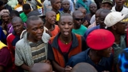 Des partisans de l'Union nationale provinciale pour les Fédéralistes du Congo (UNAFEC) lors d’un rassemblement à Lubumbashi, 10 décembre 2011. Le parti est passé à l’opposition en septembre 2016 et réclame des élections sans le président joseph Kabila.