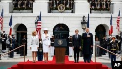 Урочиста церемонія вітання Макронів до Білого дому