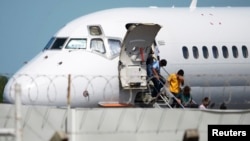 Los países implicados en la crisis migratoria deben colaborar para lograr un consenso sobre qué hacer con los menores, según el presidente salvadoreño.