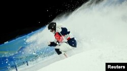 Una práctica de eEsquí de estilo libre para hombres y mujeres en Zhangjiakou, China, el 1 de febrero de 2022. 