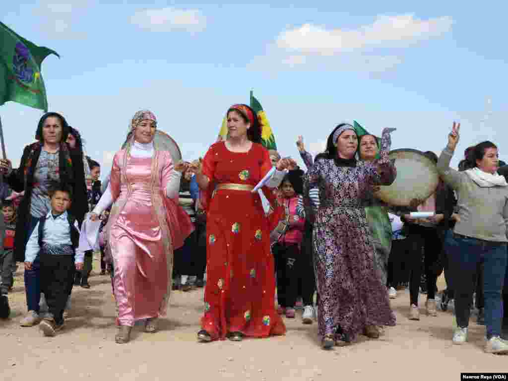 Jinên Efrînê di Çalakiya 8ê Adarê da