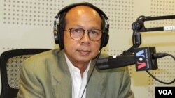 People demonstrate a home-made "smog cannon" which fires cannonballs made of "water and tobacco tar" to remind people the importance of protecting environment, in Xiangyang, Hubei province, China.