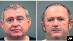 Saradnici Rudija Đulijanija Lev Palmas (levo) i Igor Fruman, na fotografijama koje je objavila kancelarija šerifa u Aleksandriji, koja ih je privela (Foto: AP/Alexandria Sheriff's Office) 