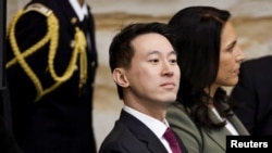 တစ်တော့ အလုပ်အမှုဆောင် အရာရှိ Shou Zi Chew ။