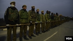 Security forces were on high alert after INC accused the local government of not providing enough security to Rahul Gandhi a day before he reached Srinagar. (Wasim Nabi for VOA)